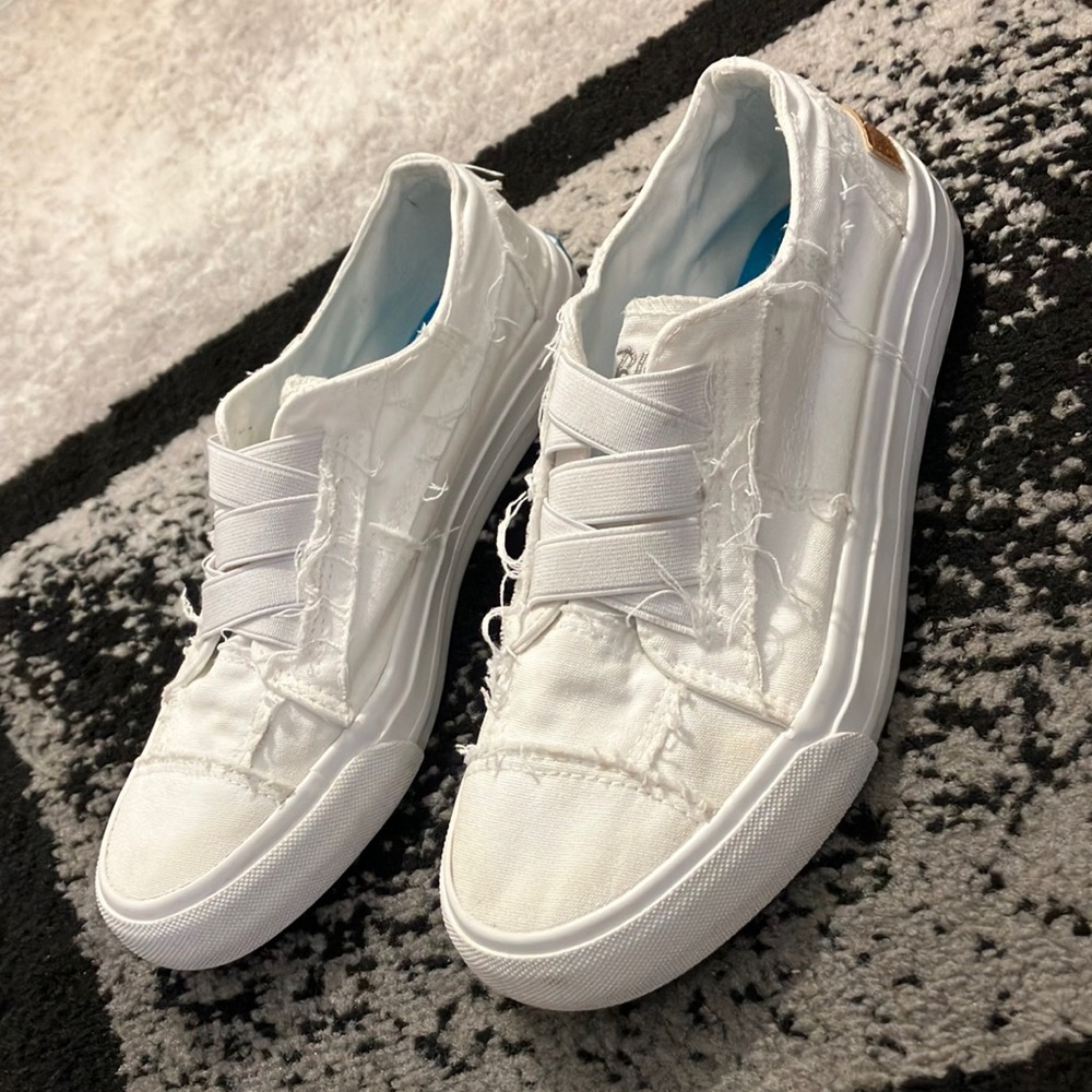 Blowfish Malibu white sneakers size 6.5